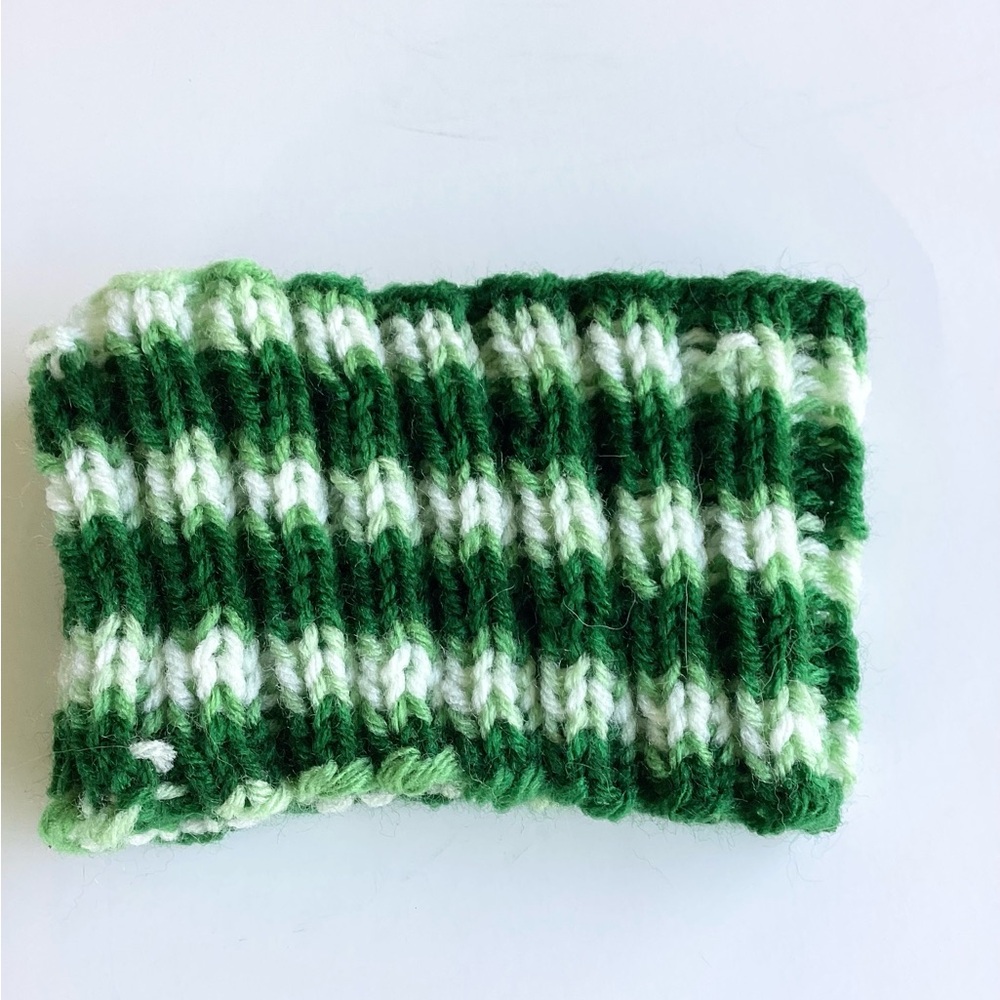 Dog Collar Cover Hand Crafted Green White Holiday Knit - Picture 7 of 10